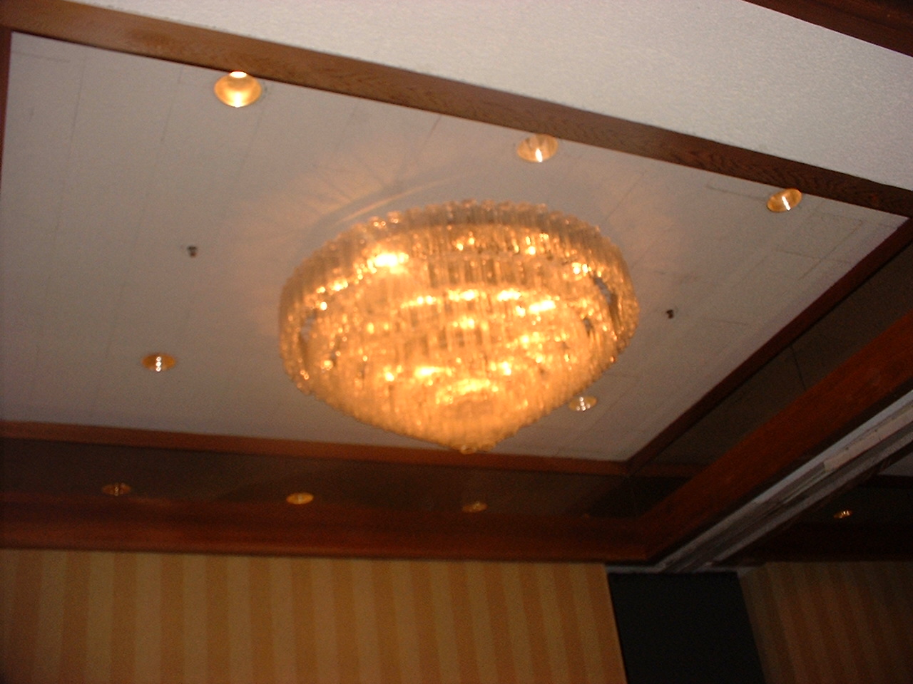 A chandelier in the Red Lion hotel